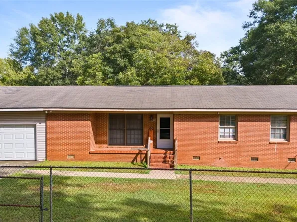 1426 21st St S, Lanett, AL 36863