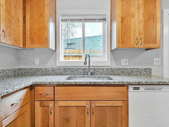 4th image of 4659-4699 Nandale Dr NE #4665