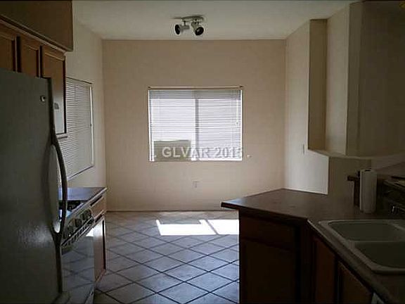 3rd image of 1050 E Cactus Ave Unit 2031