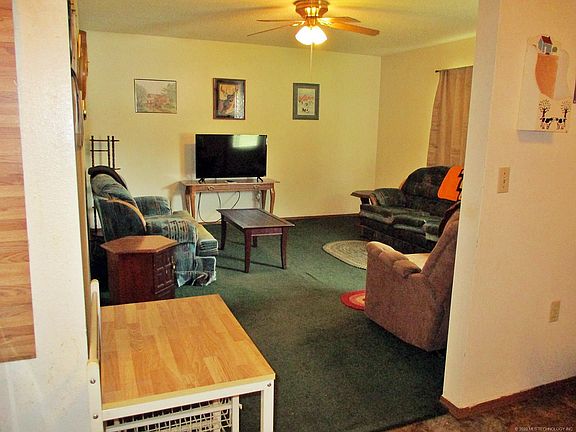 3rd image of 601 Hillcrest Ave