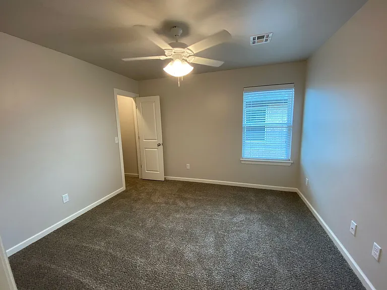 12010 Rhya Ln — Photo 34