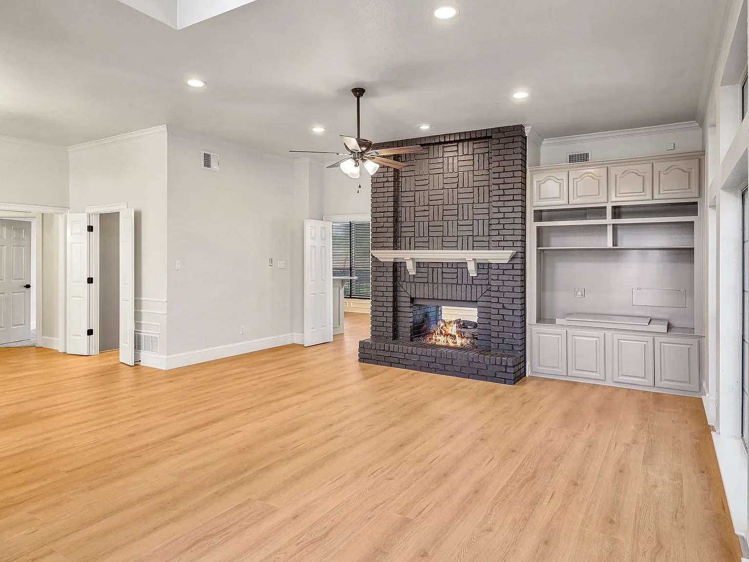 3 bed, 2.5 bath, 2552 sqft, $3,000 — Photo 1