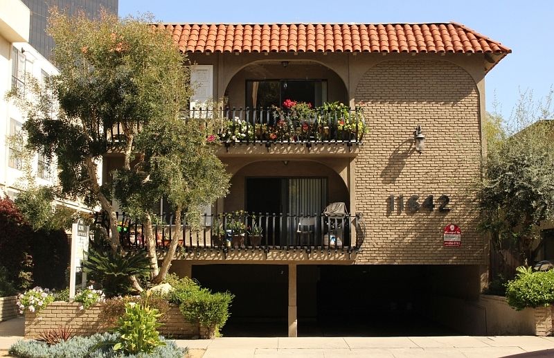 1st image of 11642 Kiowa Ave APT 1