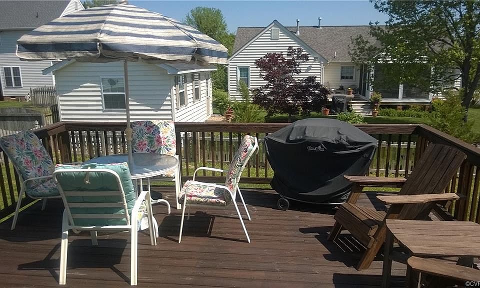 2nd image of 7004 Hawks Hill Ln