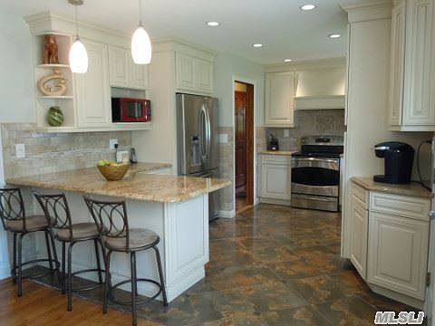 5th image of 33 Shinnecock Ln