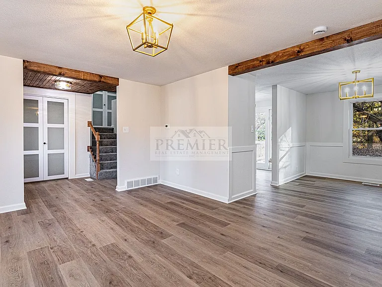 9841 Melrose Dr — Photo 4