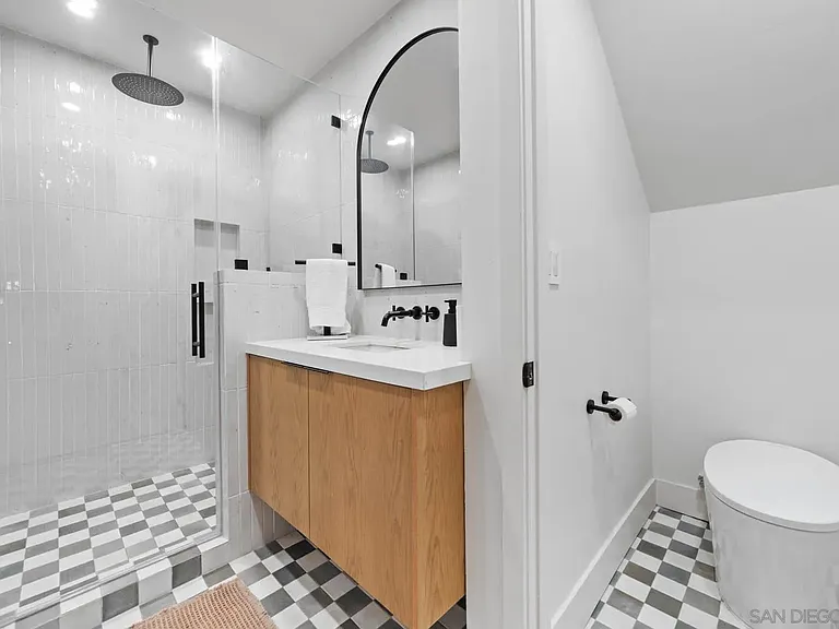 7372 Bishops Ln — Photo 4