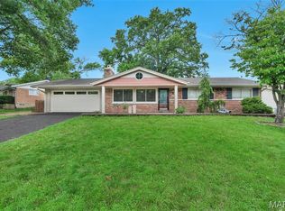 157 Romine Cir, Ballwin, MO 63011