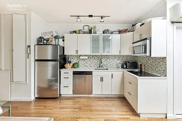 Rented by Sotheby's International Realty | media 6