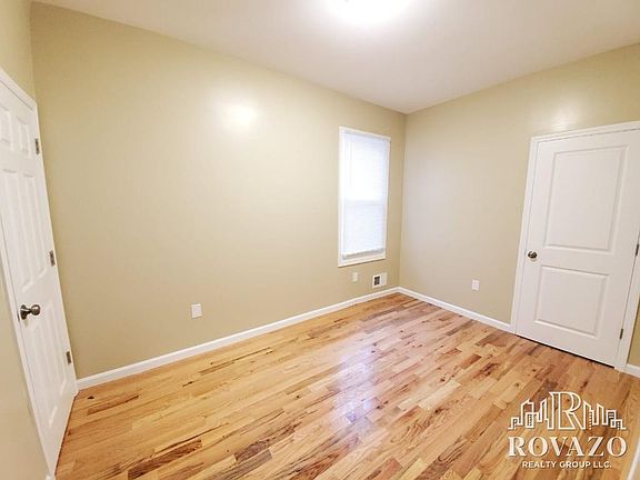 4th image of 238 Ellis Ave #1