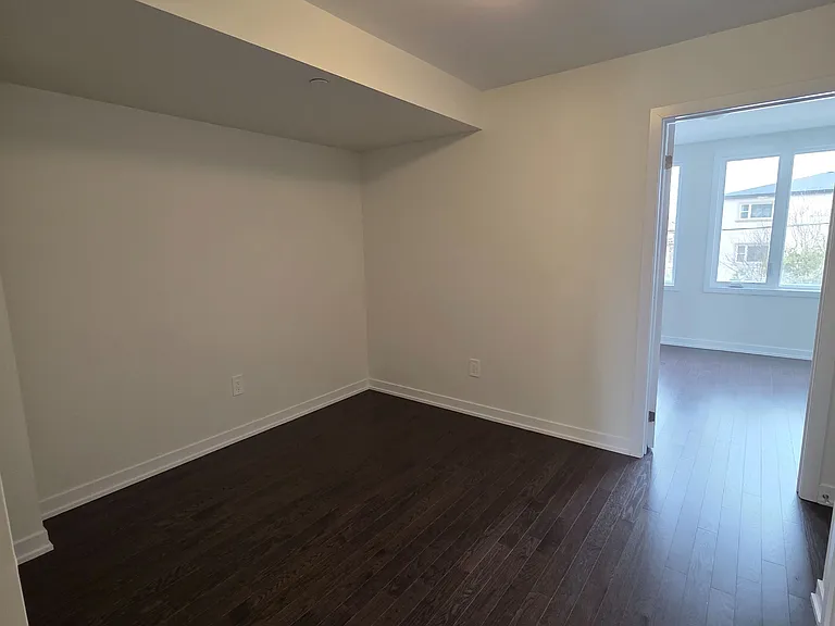 28 Green Gardens Blvd — Photo 12