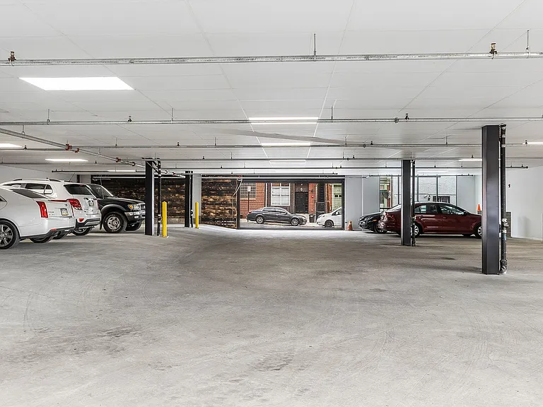 The Bentley Apartments — Photo 10