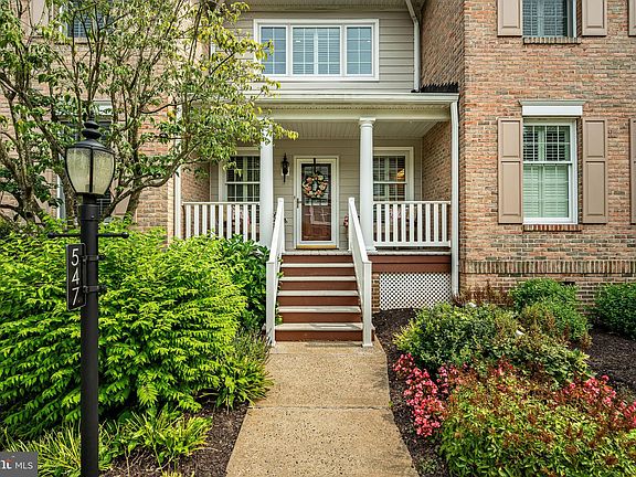 3rd image of 547 Gramercy Ln
