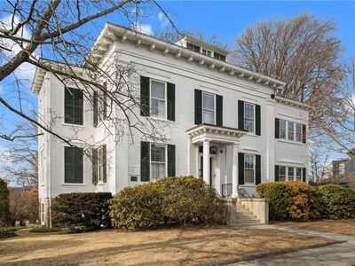 12 Mount Vernon St APT 4, Newport, RI, 02840
