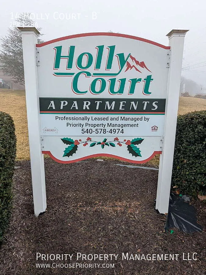 Building Photo - 14 Holly Ct #B