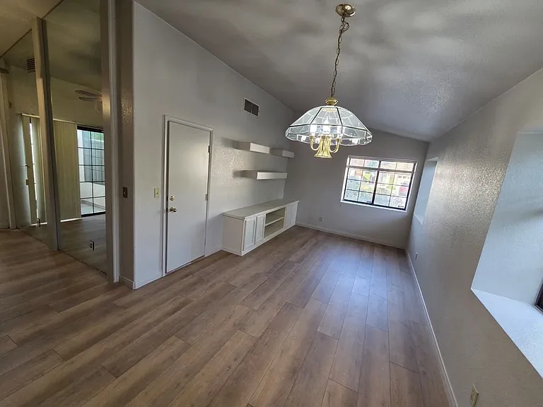 2424 Chatfield Dr — Photo 4