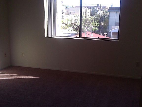 5th image of 11312 Morrison St APT 3