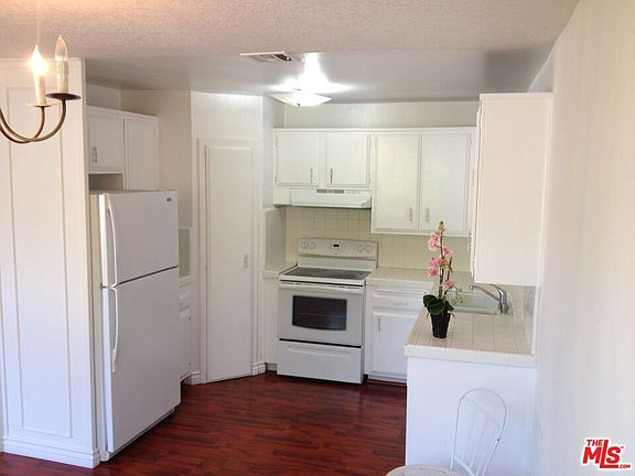4th image of 18601 Collins St APT D31