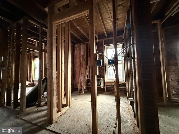 4th image of 110 N Summit St