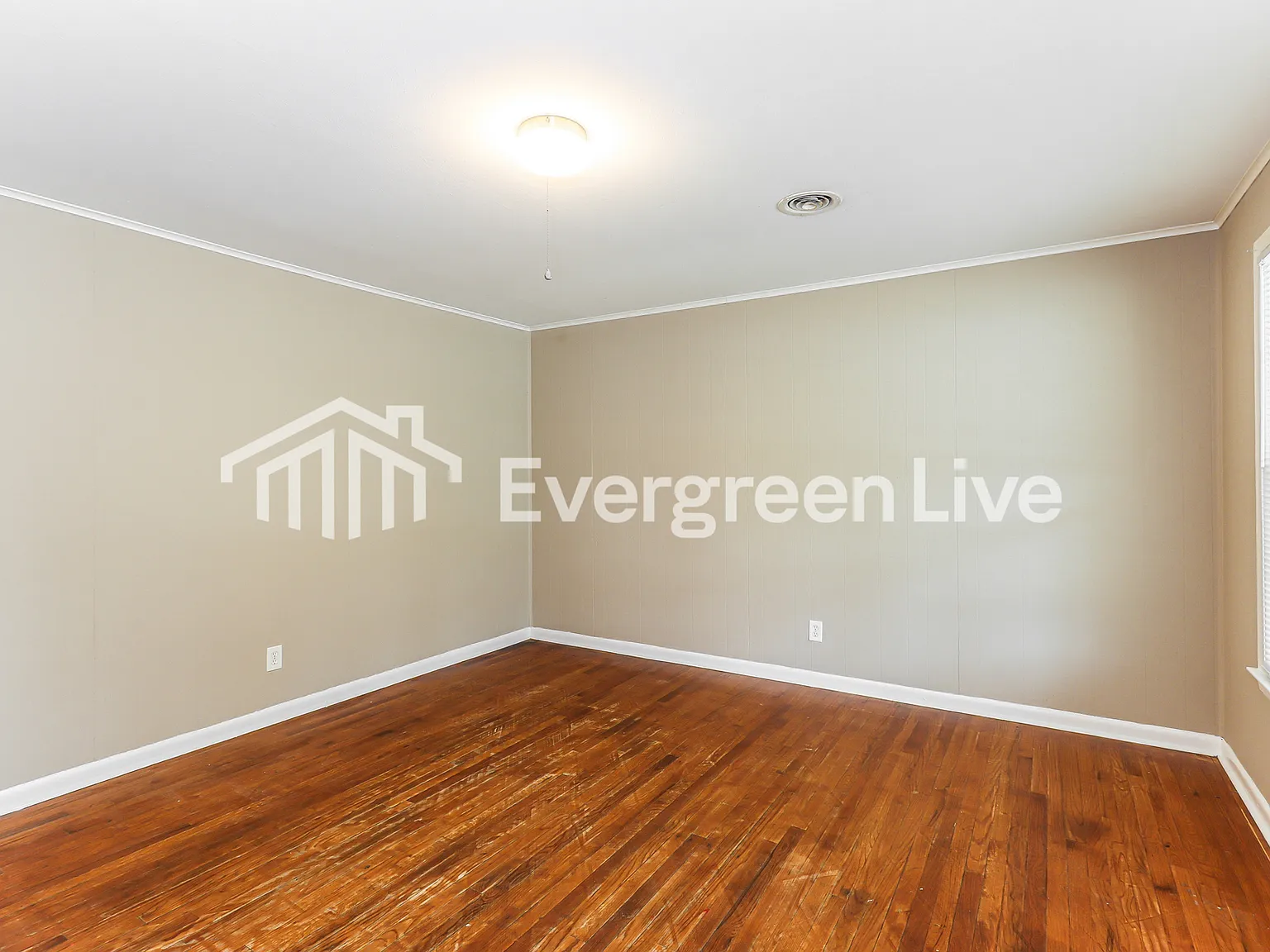 3 bed, 1.5 bath, 1015 sqft, $1,295 — Photo 3