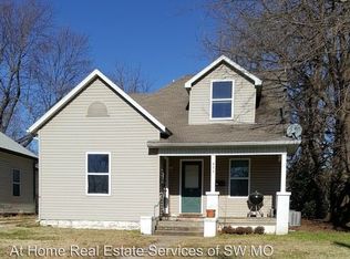 933B E Locust St, Springfield, MO 65803