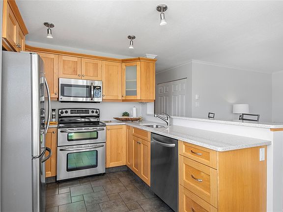 3rd image of 27 Island Hwy S #2203