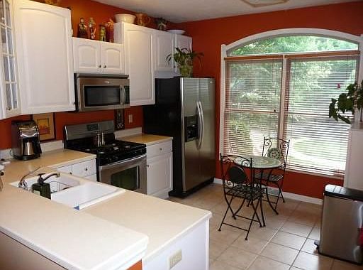 Upgraded Kitchen w/Stainless Steel Appliances