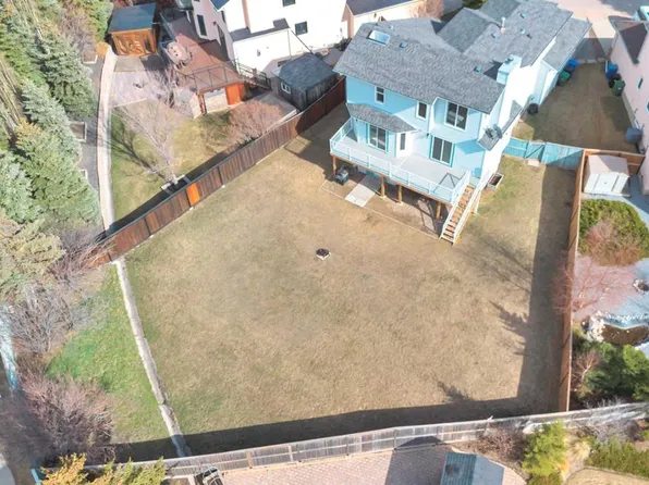 215 SW Hawktree Cir NW, Calgary, AB T3G 2Y6