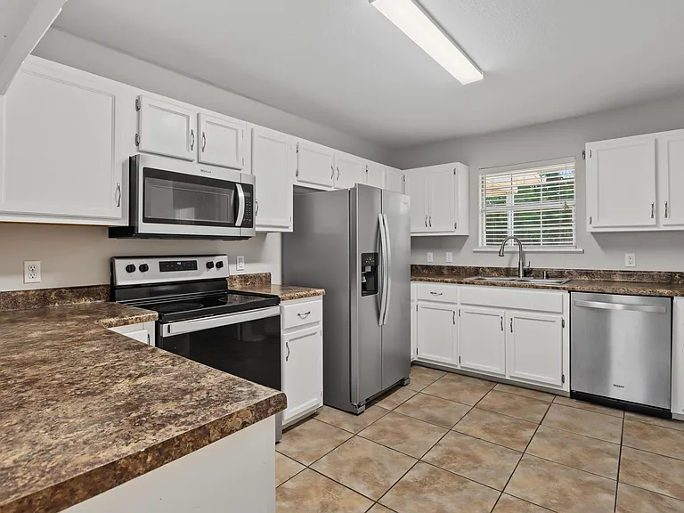 2 Fleetwood Dr — Photo 6
