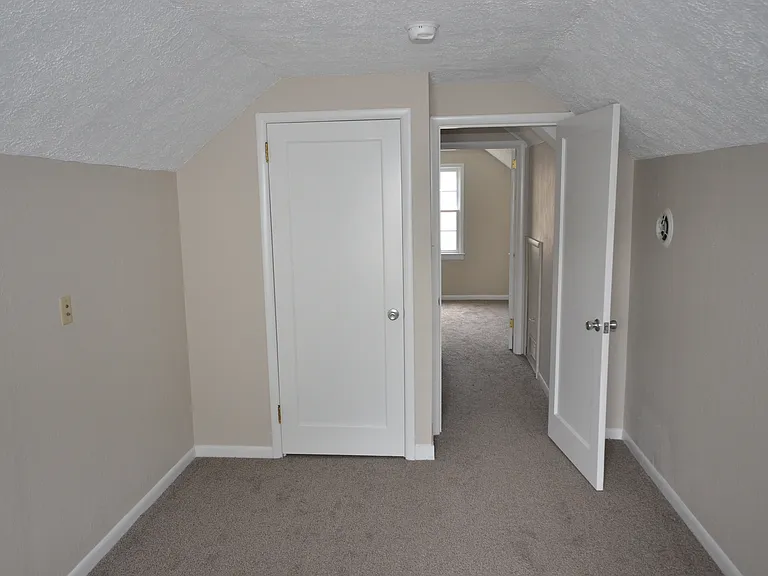 342 Jennings Ave — Photo 11