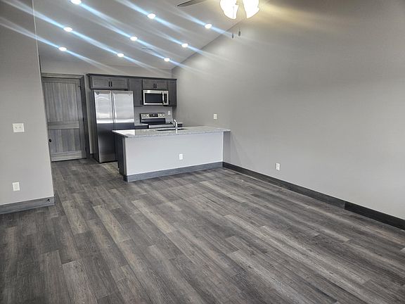 5th image of 1640 Windridge Ave