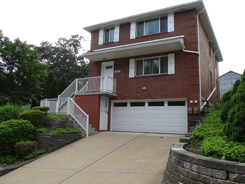 833 Chester Ave #2