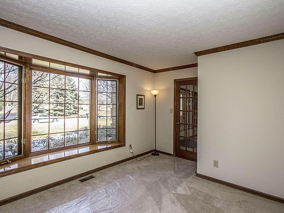4th image of 8633 Ashford Ln