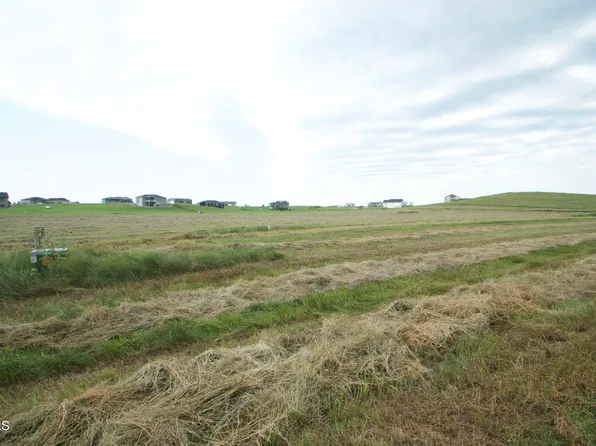 4 Spaniel Rd, Mandan, ND 58554