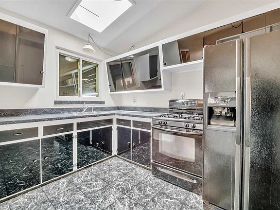 5th image of 22813 Sunnyside St