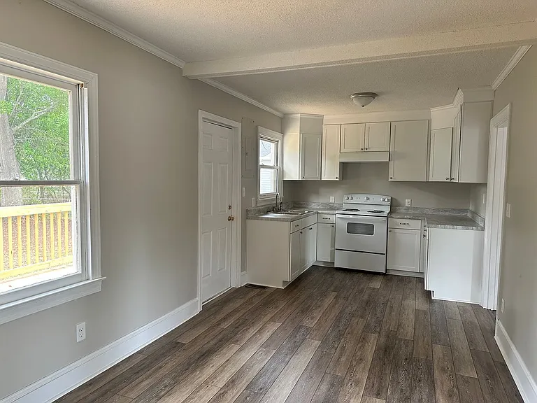 810 W Country Club Dr — Photo 6
