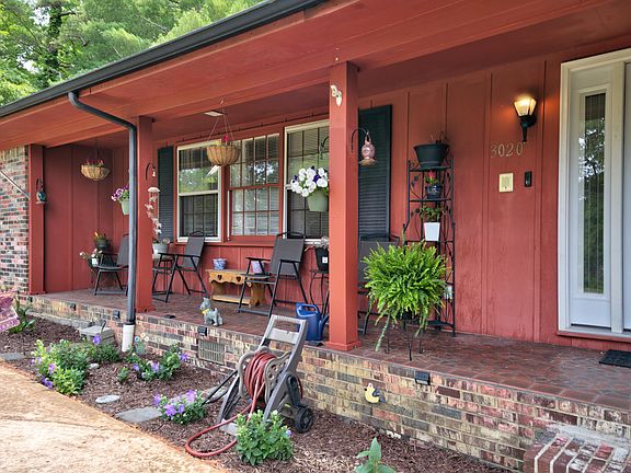 3rd image of 3020 Oakland Dr NW