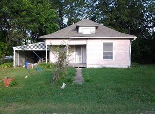 202 8th St, Forreston, TX 76041