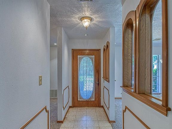 3rd image of 620 Terrace Pl