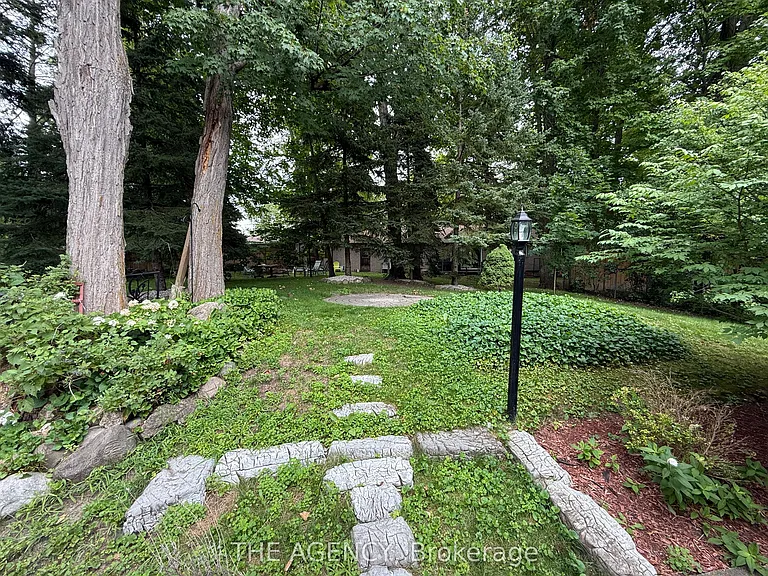 323 Waratah Ave — Photo 49