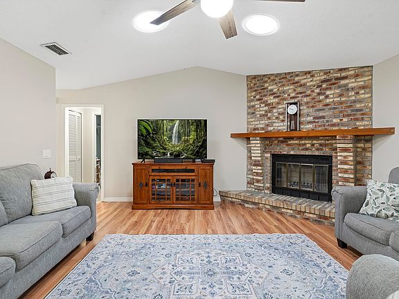 5th image of 900 Colonial Dr