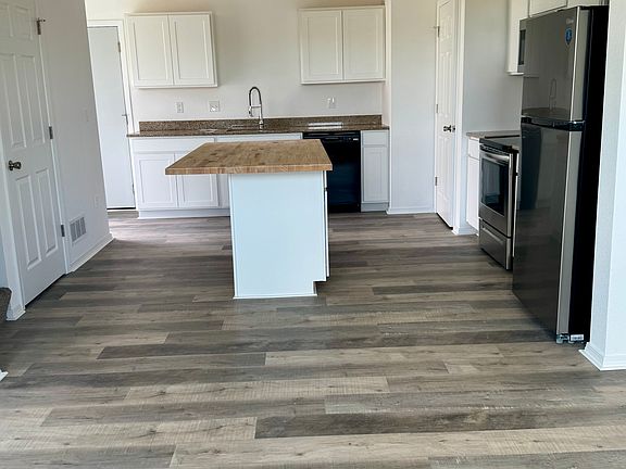 Kitchen/Eating Area