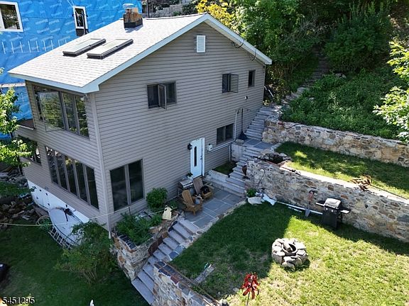2nd image of 151 Hudson Ave