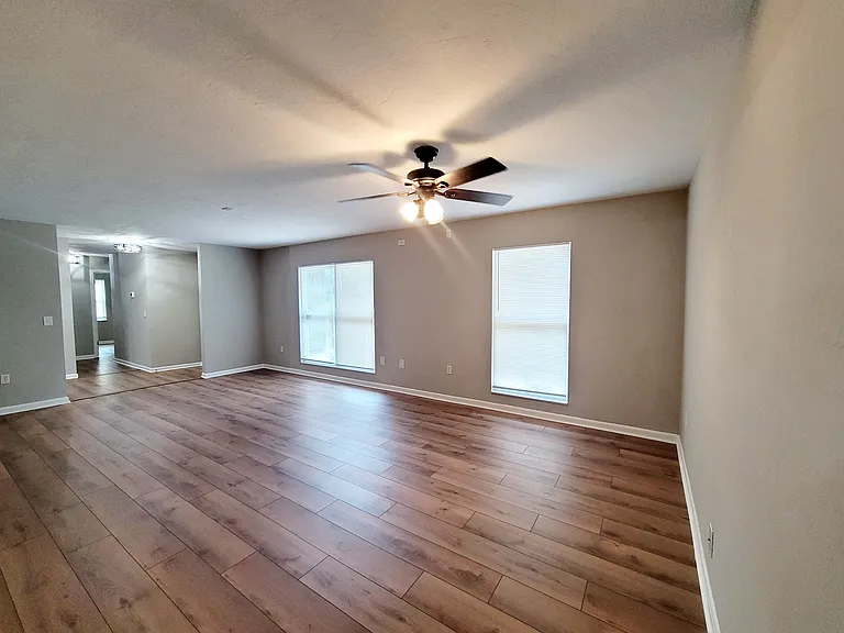 3116 W University Ave — Photo 9