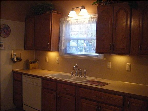 3rd image of 1923 Glenross Pl
