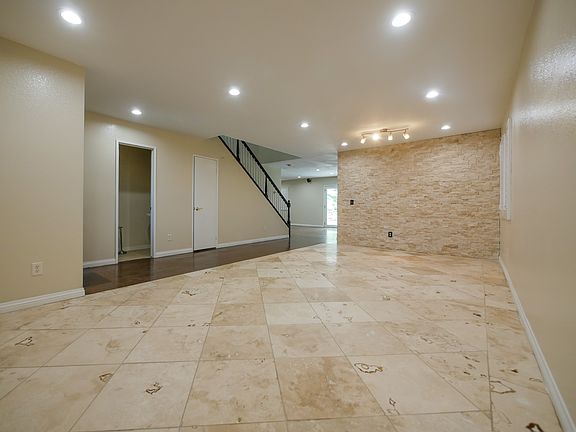 5th image of 3476 Hawthorne Dr