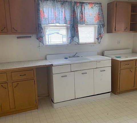 3rd image of 426 E Main St