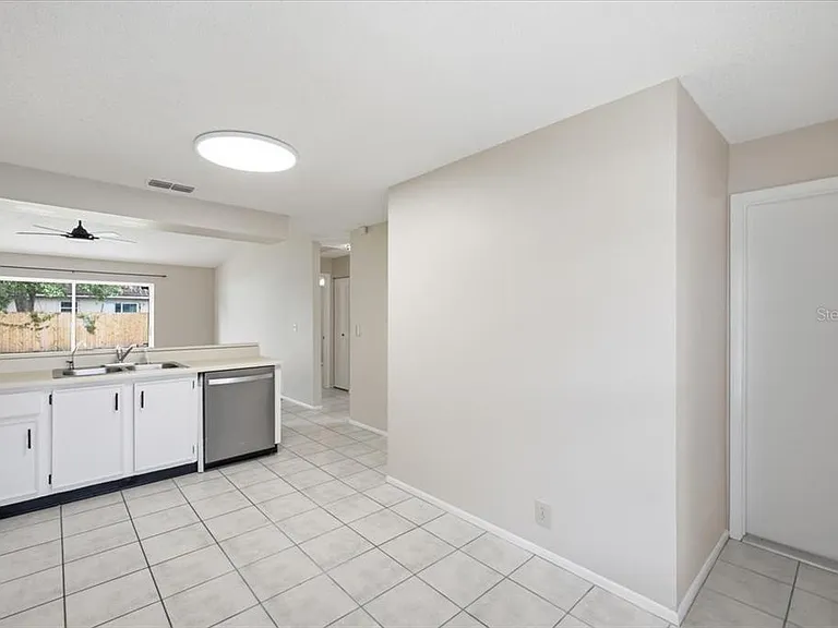 1901 Castle Bay Ct — Photo 13