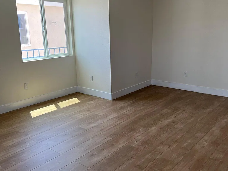 8731 S Figueroa St #8733-1/2 — Photo 11