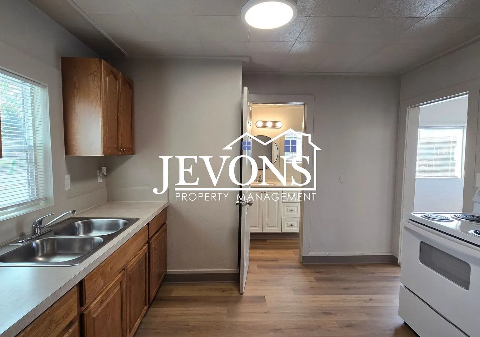 801 N 3rd St & 305 East H St Yakima, WA 98901-2231 — Photo 2